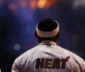 开云体育登录-新疆队连续得分压制独行侠，字母哥成为关键先生，当东方铁骑遇上希腊神话