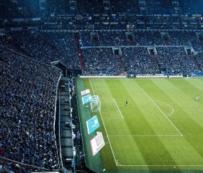 世界杯2026-闪电战撕碎非洲雄鹰，戴维斯引擎全开—德国战车碾过尼日利亚，2026世界杯E组首轮定调