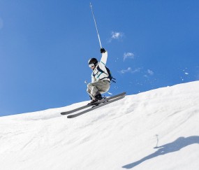 开云官网-F1新赛季揭幕战之夜，利拉德末节接管比赛，速度与意志的双重交响