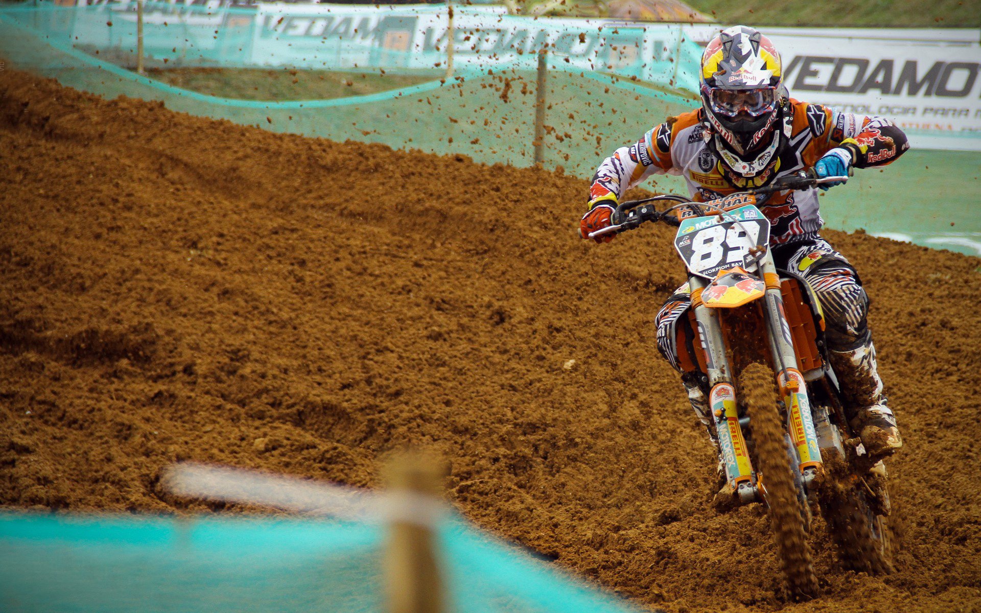 街道是赛道，更是战场，当阿尔及利亚引擎在智利心脏咆哮